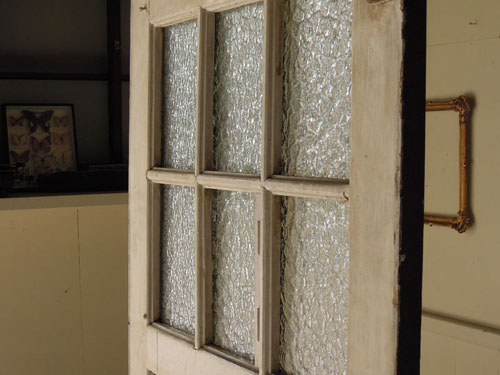 雰囲気のある古いガラス,アンティーク,ヴィンテージ,ドア,玄関ドア,白,ペイント,ガラス