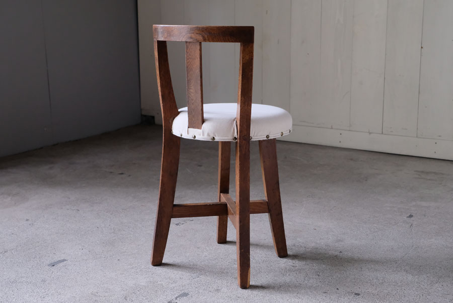 日本製の珍しいデザインのしっかりとした造りの椅子