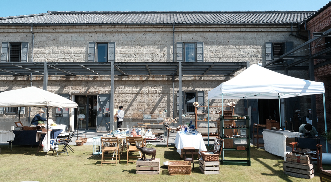 群馬県富岡市のおかって市場で開催されたヴィンテージフェスティバル富岡「春の古道具市」2022