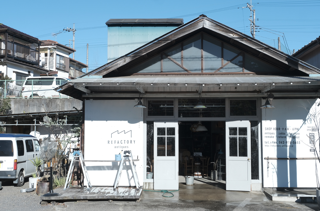 埼玉県飯能市にショップ兼アトリエを構えるアンティークショップ