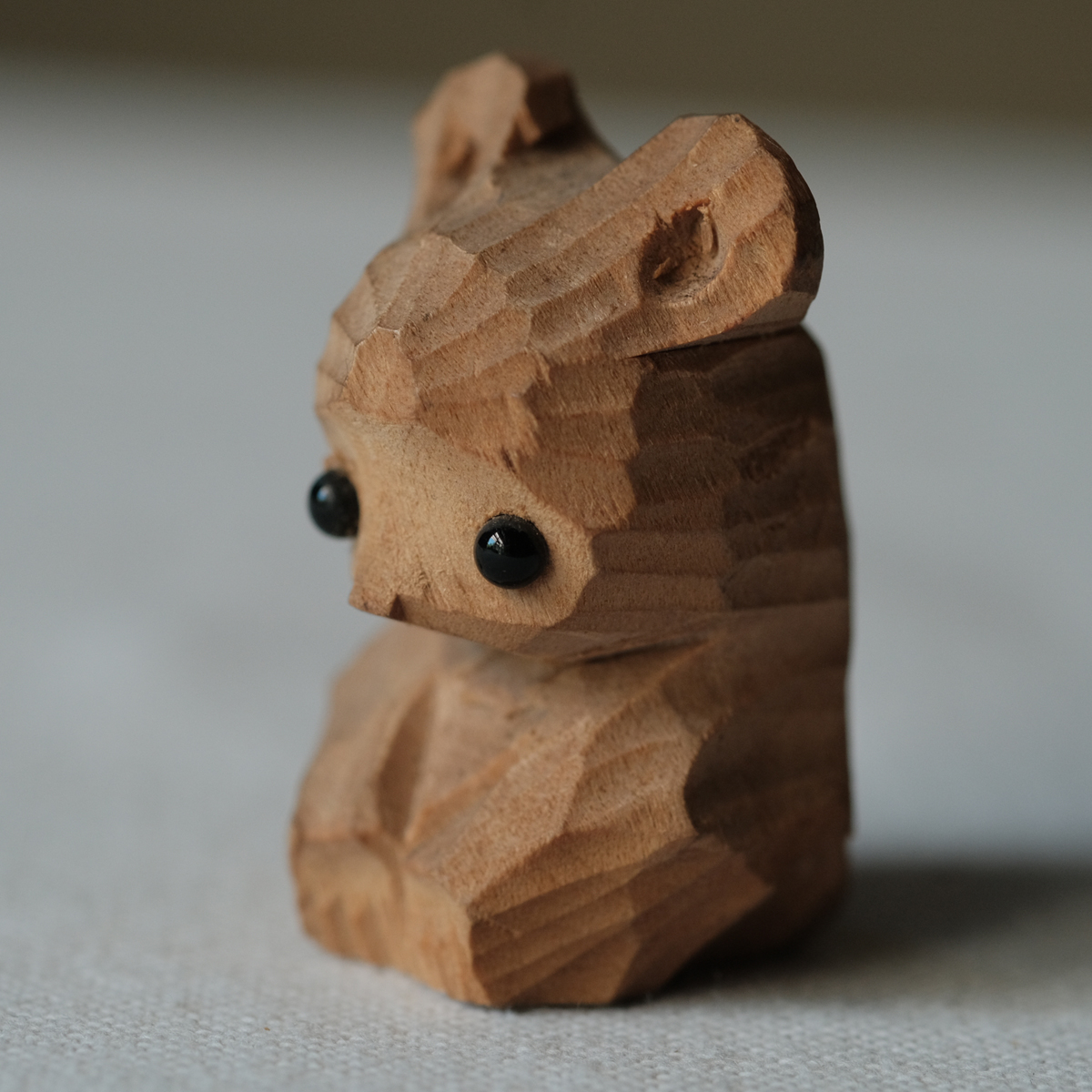 古い木彫りの熊 素地彫り目 「熊ぼっこ」小