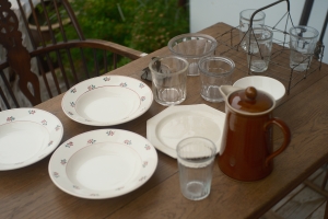 アンティークの食器な雑貨なども高価買取しています