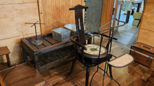 松本民芸家具を買取させてもらいました。バーナードリーチデザイン、マンティスチェア