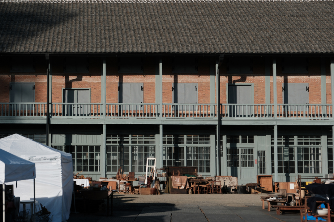 2025年11月、富岡製糸場で秋の古道具市が開催されました