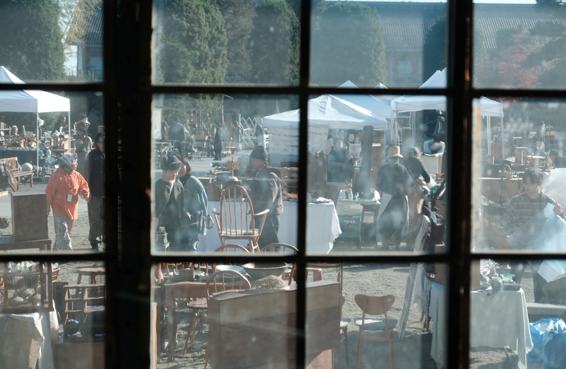 富岡製糸場からみたアンティーク、ヴィンテージマーケットの様子