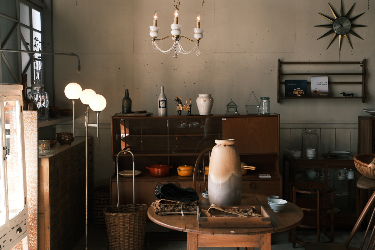 埼玉県飯能市のアンティークセレクトショップREFACTORY antiques(リファクトリーアンティークス)