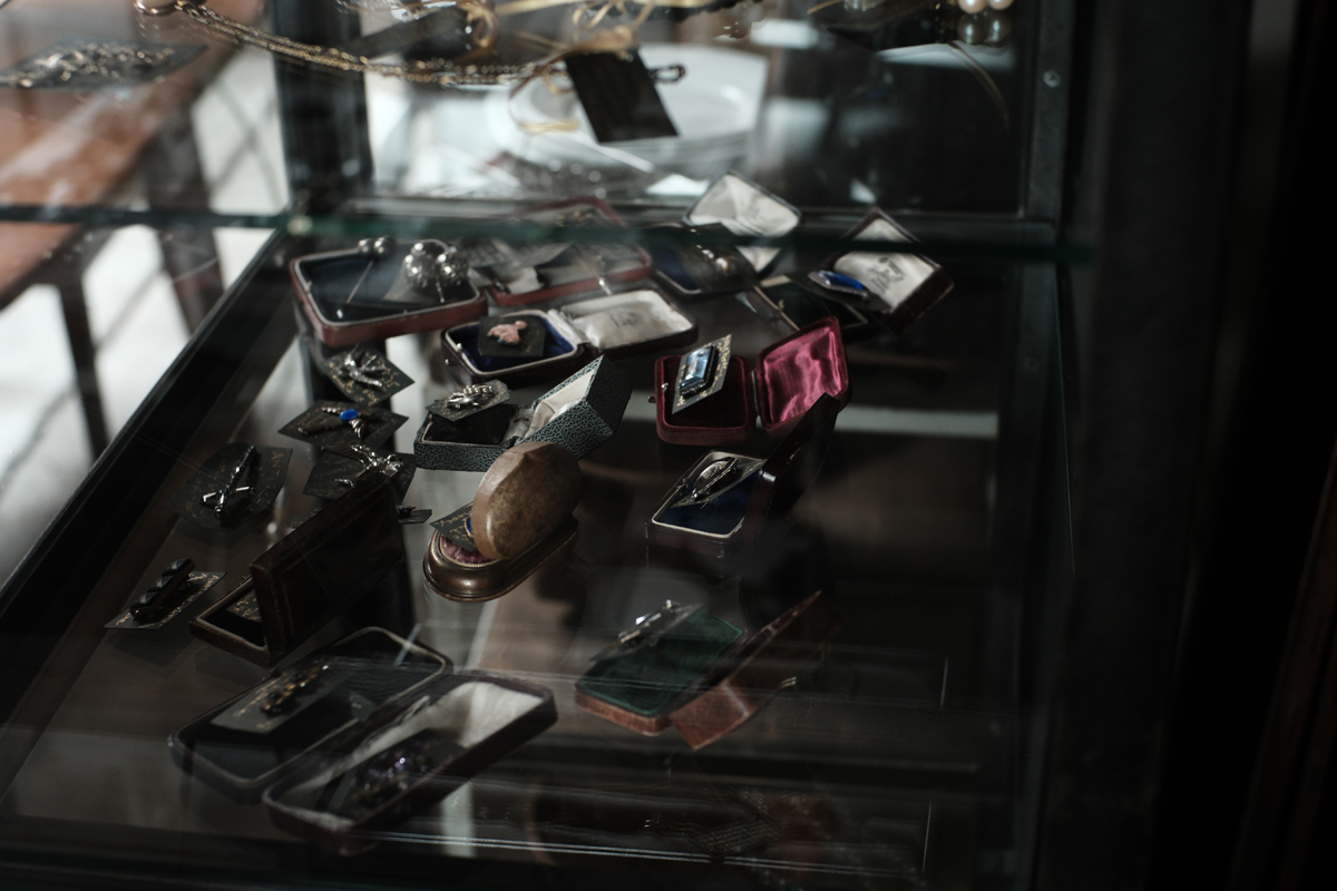 アクセサリーとグラフィックデザインtang deng(タンデン)