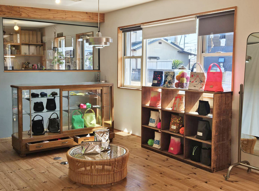 入間市野田にアトリエを構えるアウトドアから日常使いまで楽しめるバッグを制作するCXMさん